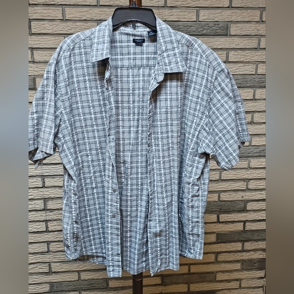 Van Heusen Mens Casual Shirt.    Sz XXL